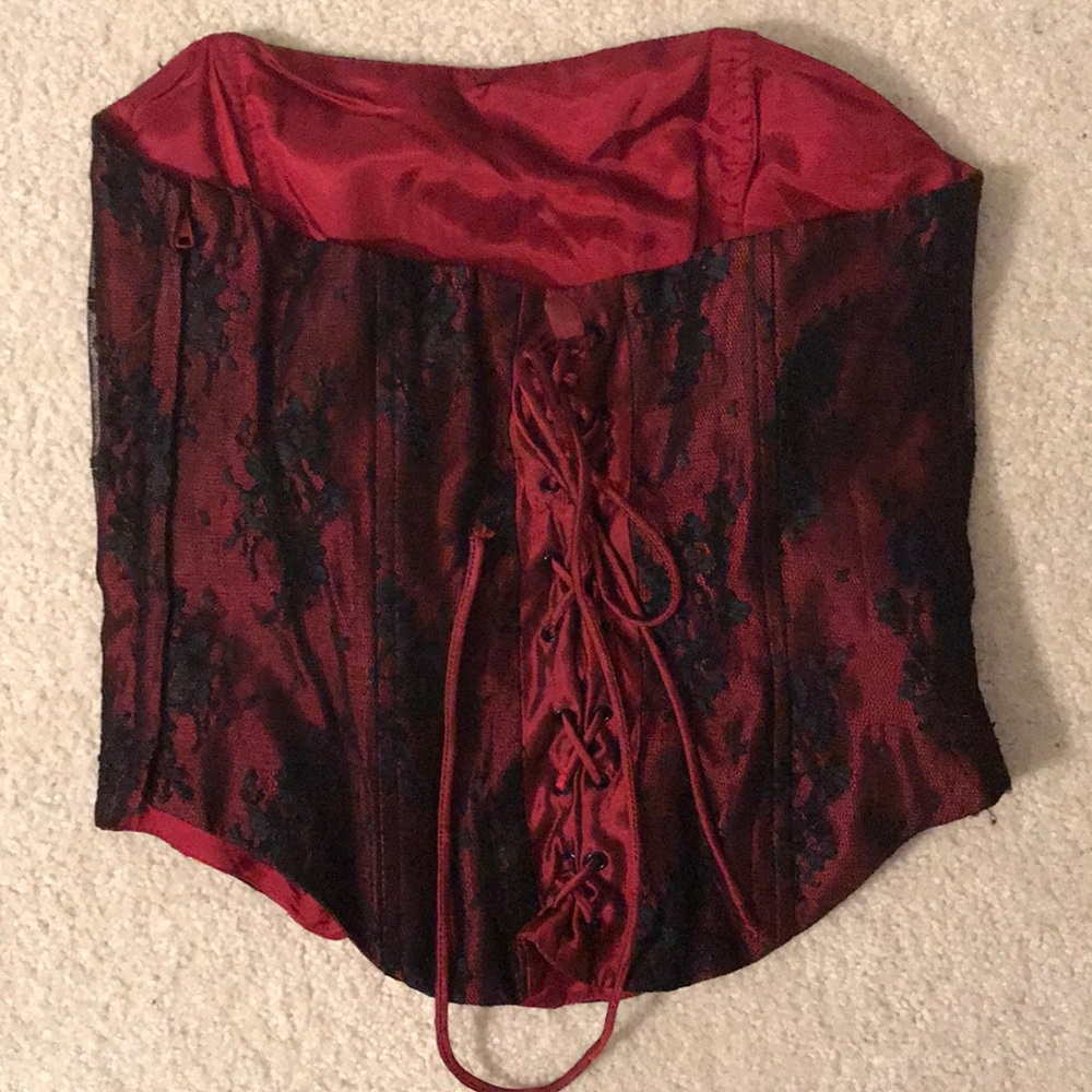 Red corset - Picture 2 of 4